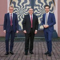 Freiburgs Oberbürgermeister Martin Horn mit Marcel Thimm und Daniel Zeiler