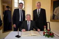Im Salomon-Spiegel: Bundespräsident Joachim Gauck und Ministerpräsident Winfried Kretschmann