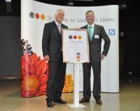 Schule mit Auszeichnung: Michael Hahl, Deutsche Bank und Schulleiter Thomas Heckner
