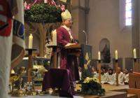 Hält die Predigt beim feierlichen Pontifikalamt: Erzbischof Zollitsch