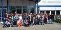 Besuch aus Frankreich vor der Breisacher Hugo- Höfler- Realschule