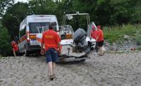 Echt schwierig: Rückwärtsfahren mit Bootsanhänger