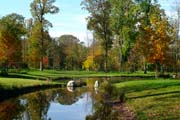 Steine statt Beton: Natürliche Gestaltungselemente im Queen-Auguste-Victoria-Park