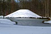 Eis-Landschaft vor Kegel im Fulwellpark