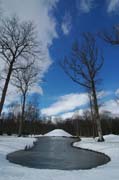 Gartenkunst: Der Kegel im Winter des Fulwellparks