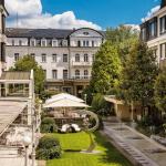 Der Garten mit den Wassserfontänen im Europäischen Hof in Heidelberg