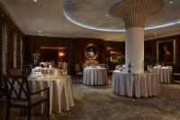 Das Esszimmer im weltberühmten Adlon-Hotel in Berlin: Zelebration von Silvester im sicheren Grand-Hotel