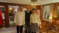 Wirtin Margarete Weber und Küchenmeister Thomas Zimmermann mit Restaurant-Krtiker Werner Semmler
