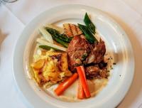 Eine seltene Köstlichkeit für Kenner: Gitzi-Braten vom Milch-Zicklein vom Spitzenkoch Manfred Kern