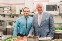 Der Zeremonienmeister der Silvester-Gala im Erbprinz zu Ettlingen: Hotelier Bernd Zepf und sein Küchenchef Ralph Knebel.