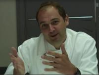 Welt-Küchen-Gott Daniel Humm bittet in New York und in London zur Silvester-Feinschmecker-Gala mit Gloria.