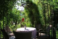Die Königin der Blumen bittet zu Tisch: Rosen im Breisacher-Garten in Ihringen
