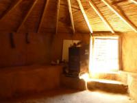 Erd-Jurte: Schamanin Eva-Maria Schöne bemüht sich um Seelenfrieden mit Natur-Kraft.