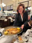 In der Brasserie Terminus Nord in Paris serviert uns Maître d'hôtel Alexandra zwei "Belle sole meunière de nos côtes françaises" für 49,50 Euro pro Stück 