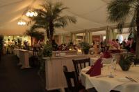 Rendezvous der Welt mit „König Aspargus“ Das Zelt-Restaurant auf dem Bohrerhof