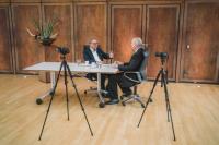 Aufnahme des Fernseh-Interview und der Fotos: Horst Kary mit Werner Semmler im Sitzungssaal der Sparkasse Freiburg.