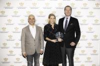  „Savoir Faire Trophy“  für Hotel Bareiss: Hannes Bareiss und Britta Bareiss nehmen Auszeichnung in London  entgegen.