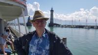 Der romantische Hafen von Lindau mit dem bayrischen Löwen, dem Wachturm und unserem Autor bei seiner Testfahrt mit der weißen Flotte.